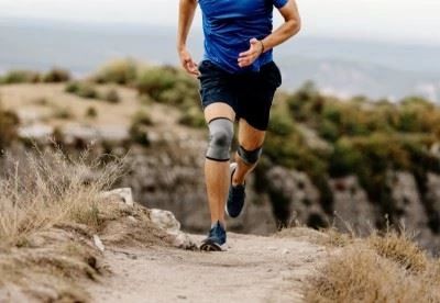 person running with knee sleeves