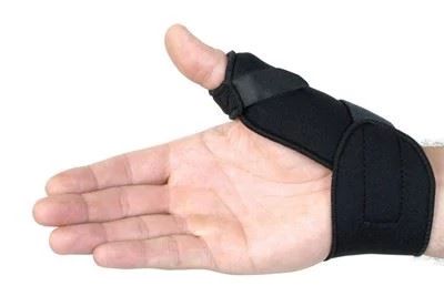 person wearing thumb splint